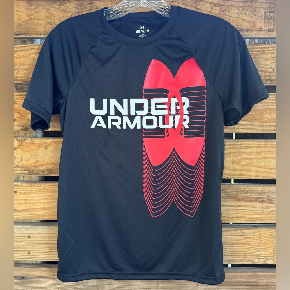 Boys- Under Armour Black & Red Graphic Dri-Fit T-Shirt (sz.Youth Medium)